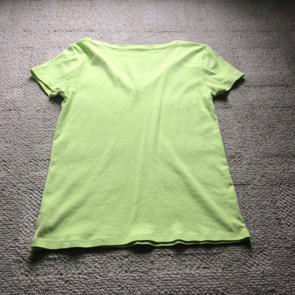 🌷Like green v-neck - Picture 2 of 2